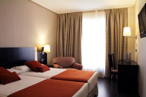 Twin room, superior, street view