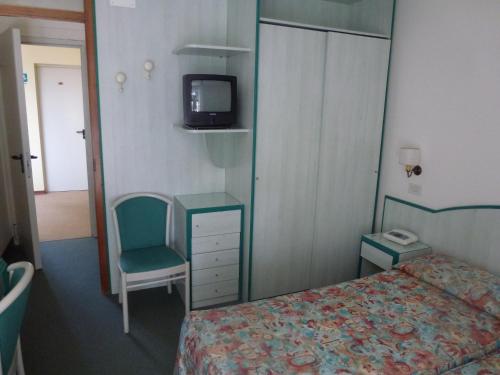 Double Room image 6
