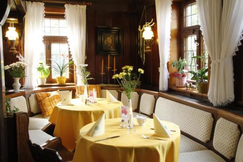 Restorāns, Hotel Zum Burgergarten in Sudharz