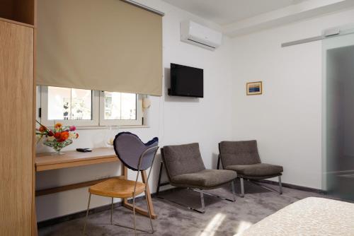 Boban Luxury Suites Boban Luxury Suites is a popular choice amongst travelers in Split, whether exploring or just passing through. The hotel has everything you need for a comfortable stay. Service-minded staff will welco