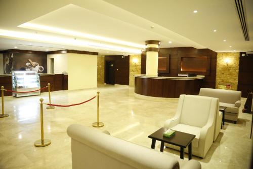 Lobby, Flora Hotel Suite 2 فلورا للشقق المخدومة 2 in An Nadhim
