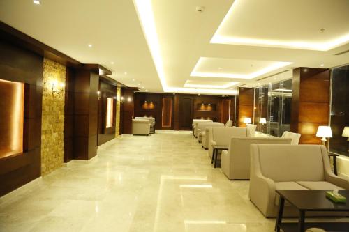 Lobby, Flora Hotel Suite 2 فلورا للشقق المخدومة 2 in An Nadhim