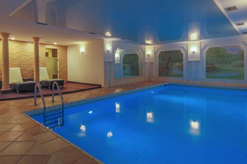 Swimming pool, Hotel-Restaurant Kunz in Pirmasens