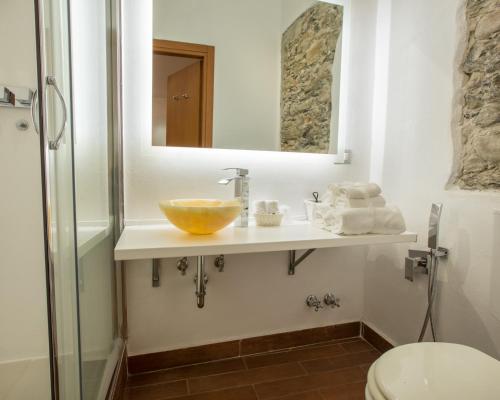 Bathroom, Hotel Marina in Monterosso al Mare