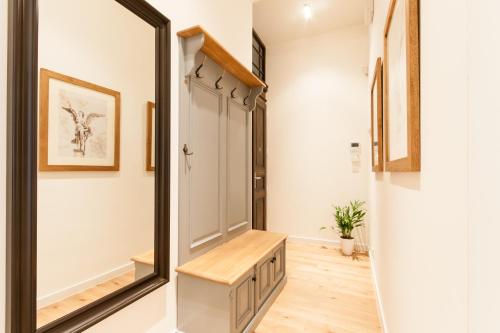 Two Connected Two-Bedroom Apartments (13 Adults) image 2