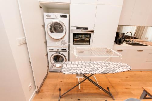 Two Connected Two-Bedroom Apartments (13 Adults) image 10