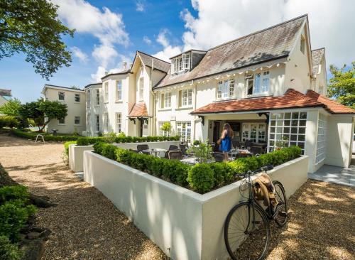 Les Douvres Hotel - image 5