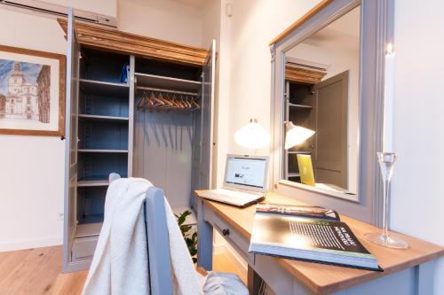 Five-Bedroom Apartment with Terrace image 4