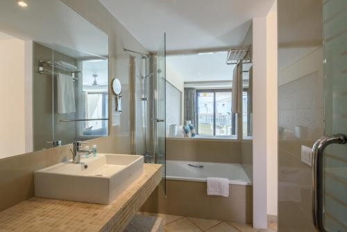 Pearly Grey Ocean Club Apartments & Suites - image 3