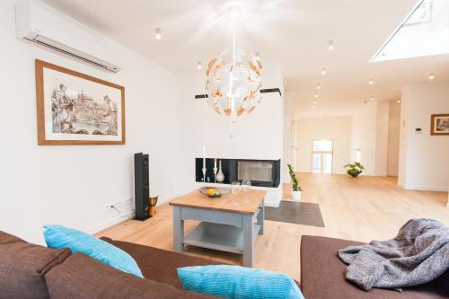 Five-Bedroom Apartment with Terrace image 10