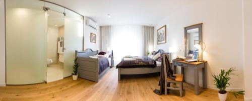 Five-Bedroom Apartment with Terrace image 6