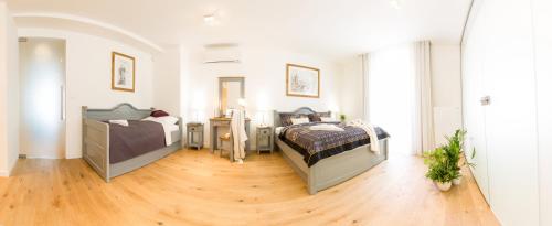 Five-Bedroom Apartment with Terrace image 5