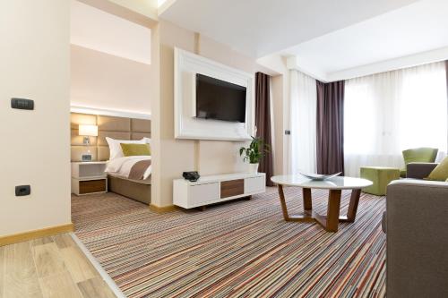 Hotel TESLA - Smart Stay Garni - image 5