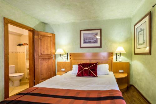 1 queen bed, 1 twin bed