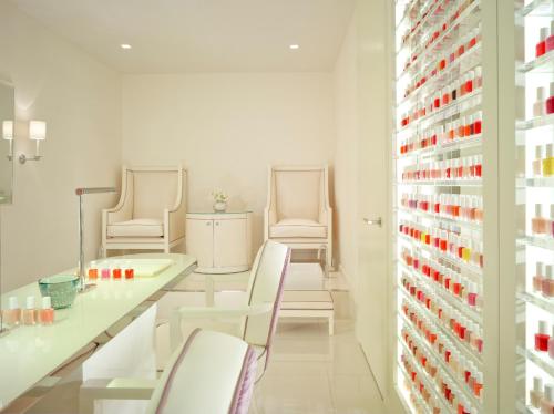 9389000 The Dorchester - Dorchester Collection