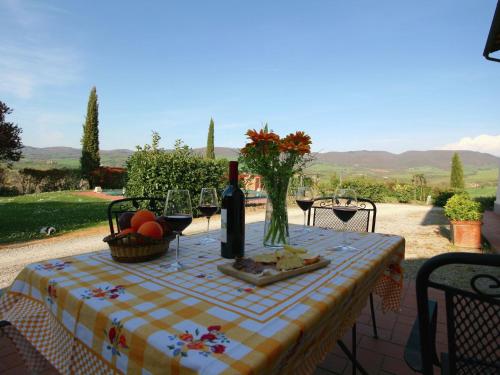 Modern Farmhouse in Pienza with Pool