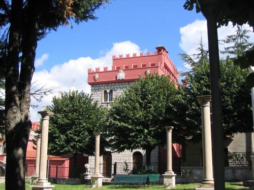  Majestic Castle in Rosello with Swimming Pool, Pension in Rosello bei Montazzoli