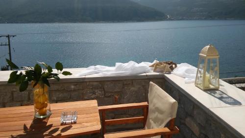 Skats, Εn Plo Luxury Suites in Oitilo