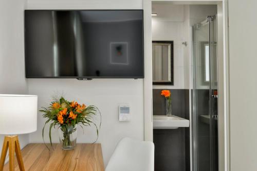 Small Double or Twin Room image 6