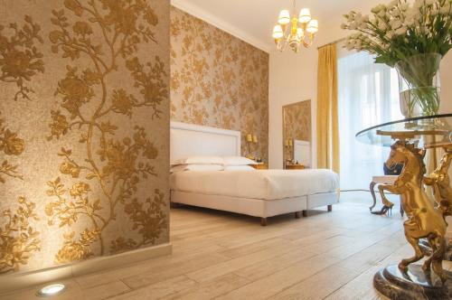 Deluxe Double or Twin Room image 6