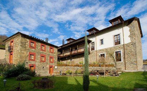 Hotel y apartamentos rurales L'Anceo Hotel de charme Combo