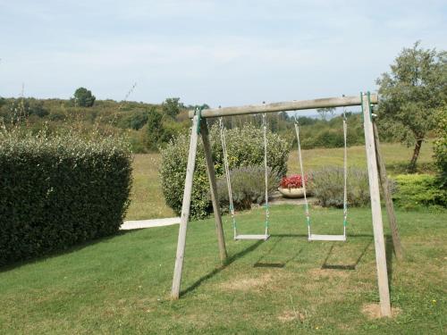 Beautiful Holiday Home with Pool in Saint-Pompont - image 2