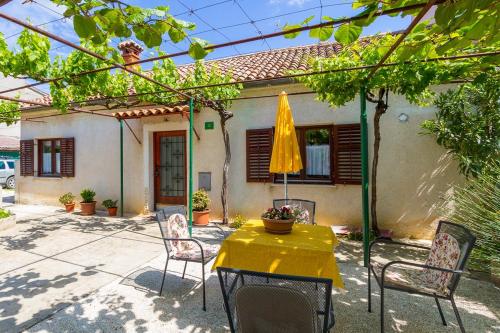 Holiday Home Orieta - main image