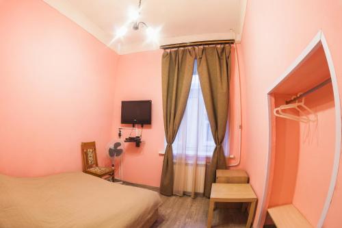 Old Flat Guest House on Ligovskiy Set in a prime location of Saint Petersburg, Old Flat Guest House on Ligovskiy puts everything the city has to offer just outside your doorstep. The property features a wide range of facilities to mak