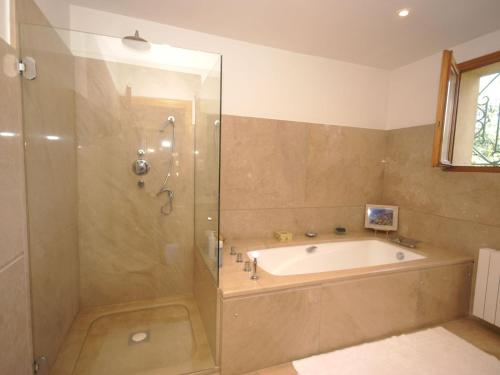 Stunning Villa in Sorgues with Swimming Pool
