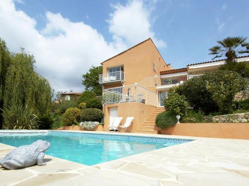 Stately Villa in La Gaude with Relaxation Area and Pool gîte à louer La Gaude