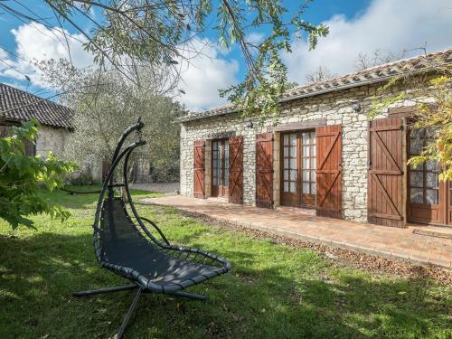Charming holiday home with pool gîte à louer Colombier