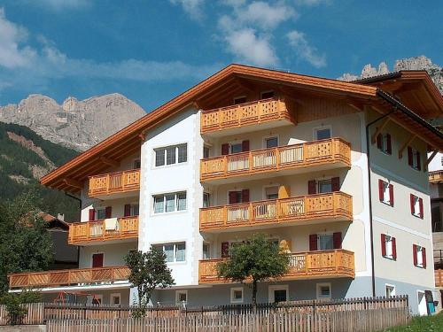  Modern Apartment in Vigo di Fassa near Ski Area, Pension in Vigo di Fassa