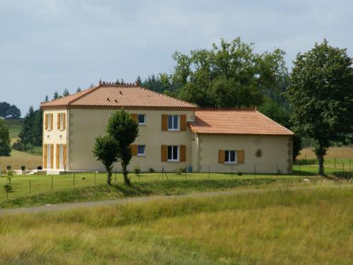 Splendid Villa in Bassoues with Private Swimming Pool gîte à louer Cazaux-d'Anglès