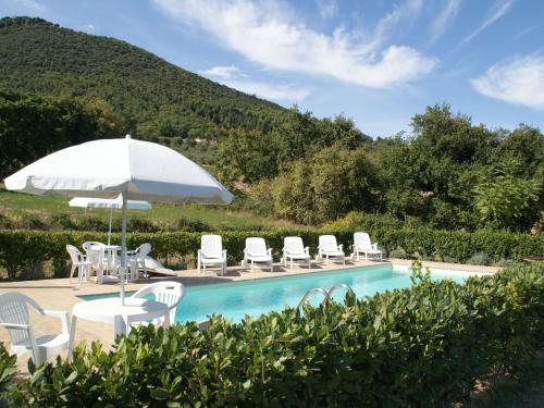  Charming holiday home from the 16th century with pool and large garden in the beautiful nature, Pension in Avenale