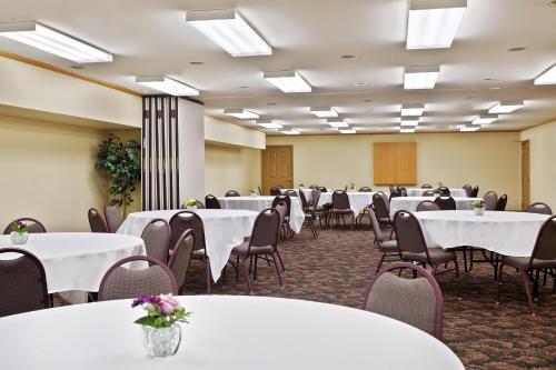 Country Inn & Suites by Radisson, Galena, IL