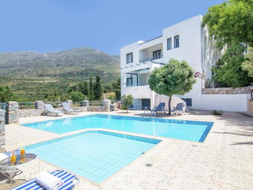 Modish Villa in Lefkogia Crete with Swimming Pool