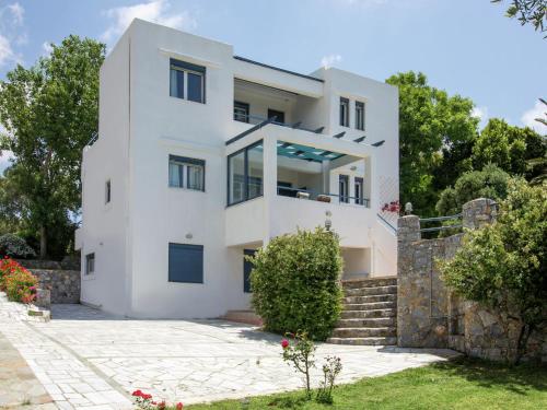 Modish Villa in Lefkogia Crete with Swimming Pool