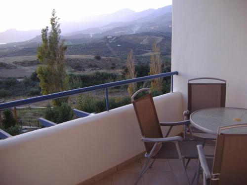 Modish Villa in Lefkogia Crete with Swimming Pool