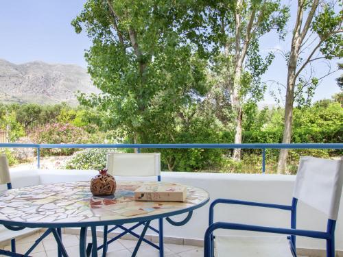 Modish Villa in Lefkogia Crete with Swimming Pool