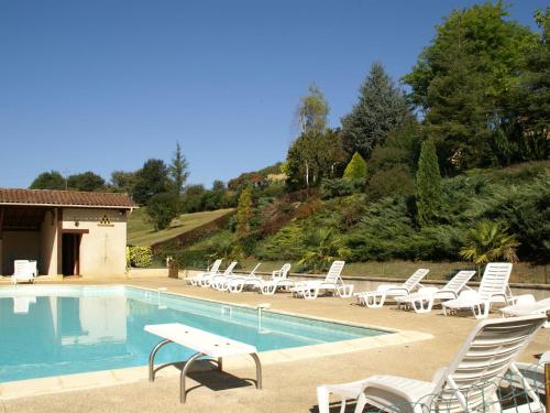 Superb Holiday Home in Prats du P rigord with Swimming Pool gîte à louer Dalot