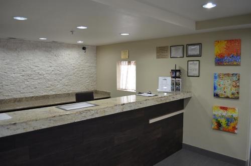 Lobby, Super 8 by Wyndham Irving/DFW Apt/North in Irving