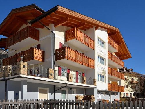  Spacious Apartment near Ski Area in Vigo di Fassa, Pension in Vigo di Fassa