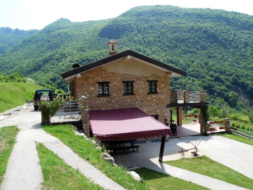 Beautiful chalet with Swimming Pool in Lombardy