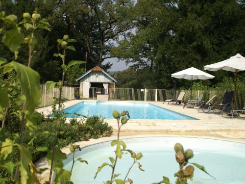 Equisite Holiday Home in Aquitaine with Swimming Pool gîte à louer Combre
