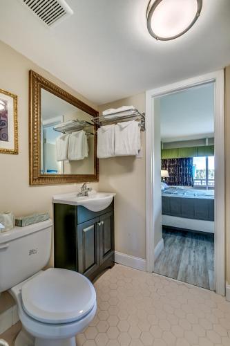 Beachcomber Inn & Suites - 화장실