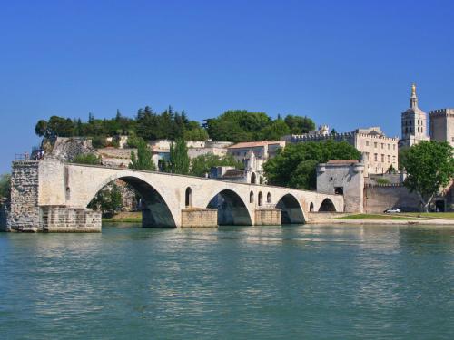 Luxurious Villa in Pujaut with Swimming Pool gîte à louer Roquemaure