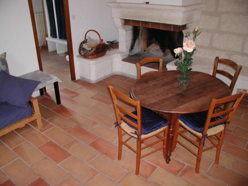 2 bedrooms, 3 beds