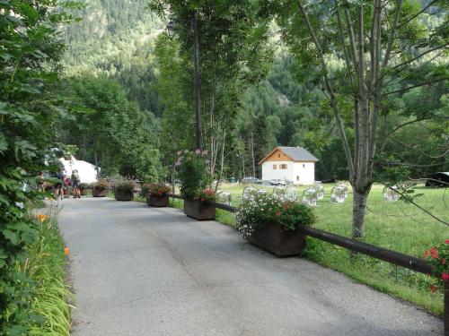 Modern Chalet in V nosc with Swimming Pool gîte à louer Gragnolet