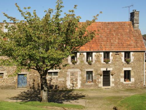 Charming holiday home in a green setting