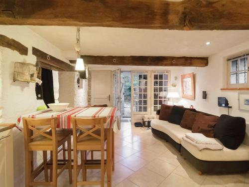 Attractive Holiday Home in La Forge del Mitg with Garden gîte à louer Veïnat d'en Galangau